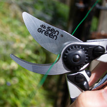 Load image into Gallery viewer, 8.5&quot; Bypass Secateurs / Pruning Shears
